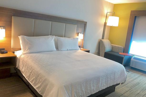 Umstead Hotel | Holiday Inn Express & Suites Raleigh Airport - Brier Creek