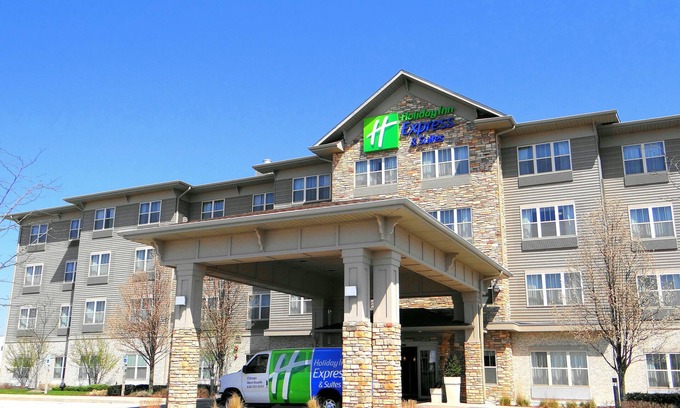 Roselle Hotel | Holiday Inn Express & Suites Chicago West-Roselle by IHG