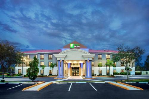 Sebring Hotel | Holiday Inn Express & Suites Sebring by IHG