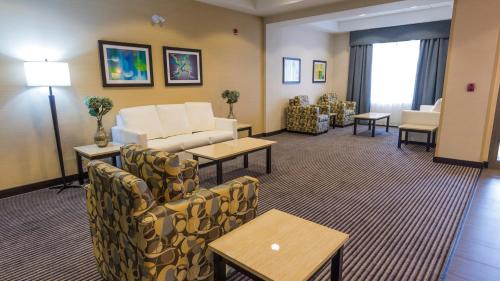 Thunder Bay Hotel | Holiday Inn Express Thunder Bay by IHG