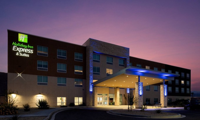 Bullhead City Hotel | Holiday Inn Express & Suites Bullhead City by IHG