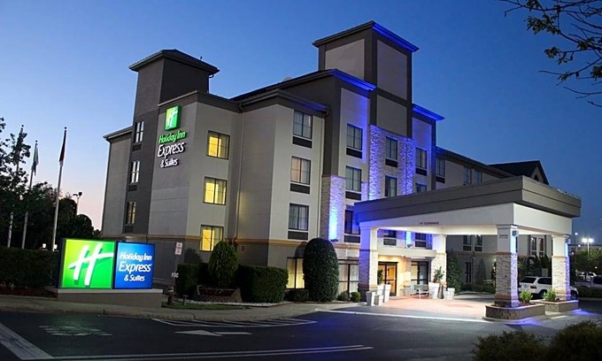 Concord Hotel | Holiday Inn Express Hotel & Suites Charlotte-Concord-I-85, an IHG Hotel