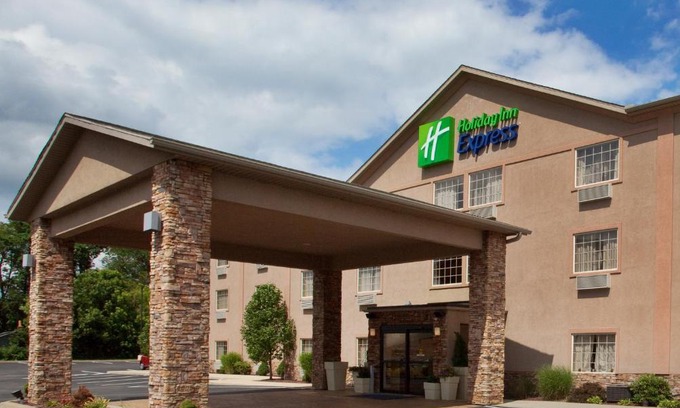 Alverton Hotel | Holiday Inn Express Mount Pleasant- Scottdale by IHG