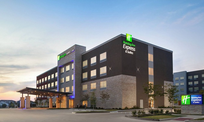 Pflugerville Hotel | Holiday Inn Express & Suites Austin North - Pflugerville by IHG