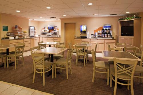 Vermilion Hotel | Holiday Inn Express Vermilion by IHG