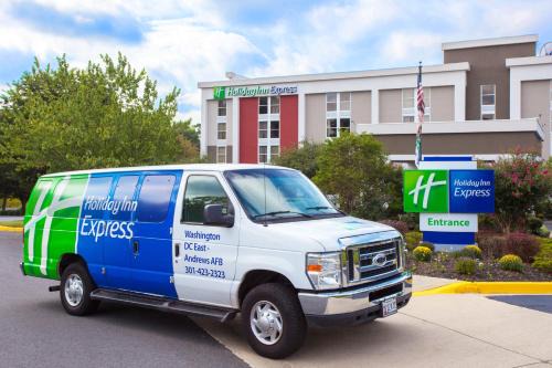 Camp Springs Hotel | Holiday Inn Express Washington DC East- Andrews AFB by IHG
