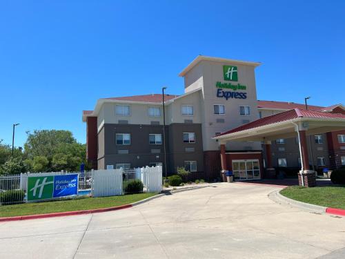 Park City Hotel | Holiday Inn Express - Wichita North - Park City by IHG