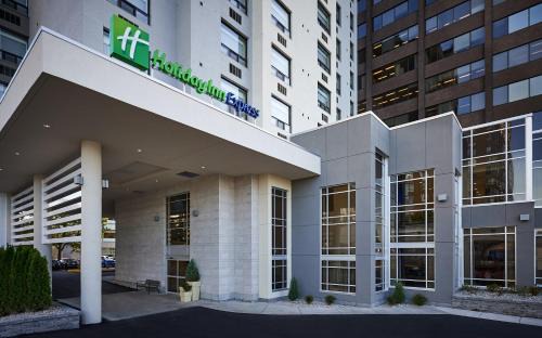 Windsor Hotel | Holiday Inn Express Windsor Waterfront by IHG