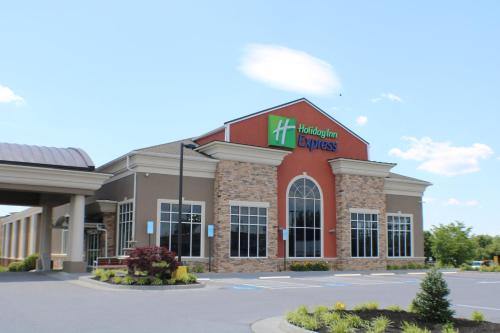 Woodstock Hotel | Holiday Inn Express Woodstock-Shenandoah Valley by IHG