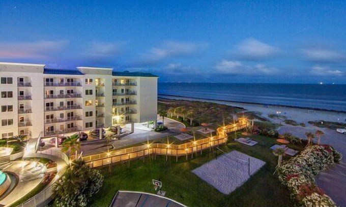 Beachside Village House | Holiday Inn Galveston Beach Resort -1BD Sleeps 4