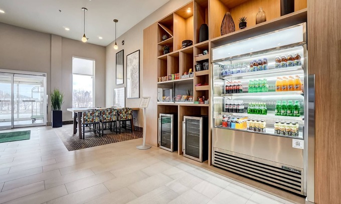District Saint - Raymond - Vanier Hotel | Holiday Inn Gatineau - Ottawa by IHG