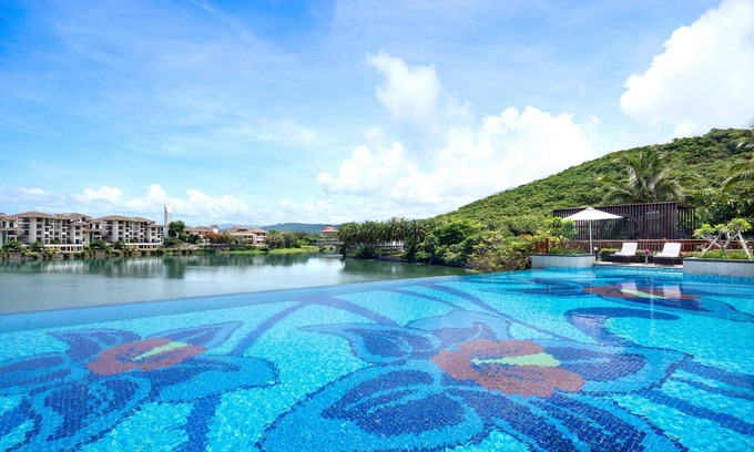 Tianya District Hotel | Holiday Inn Hotel and Suites Sanya Yalong Bay by IHG