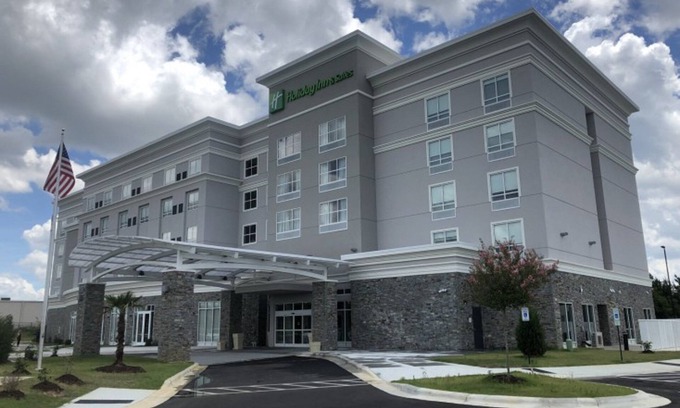 Fayetteville Hotel | Holiday Inn Hotel & Suites Fayetteville W-Fort Bragg Area by IHG