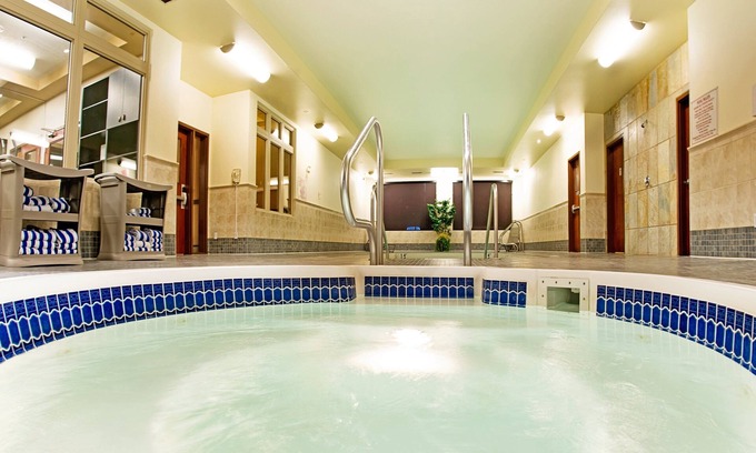 Northwest Edmonton Hotel | Holiday Inn Hotel & Suites West Edmonton by IHG