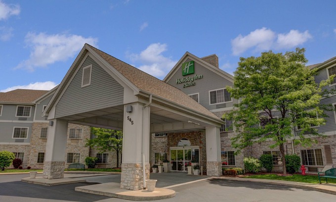 Milwaukee Hotel | Holiday Inn Hotel & Suites-Milwaukee Airport by IHG