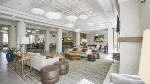 Las Colinas Hotel | Holiday Inn Irving Las Colinas by IHG