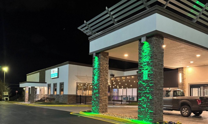 Cave Spring Hotel | Holiday Inn Roanoke-Tanglewood-Rt 419&i581 by IHG