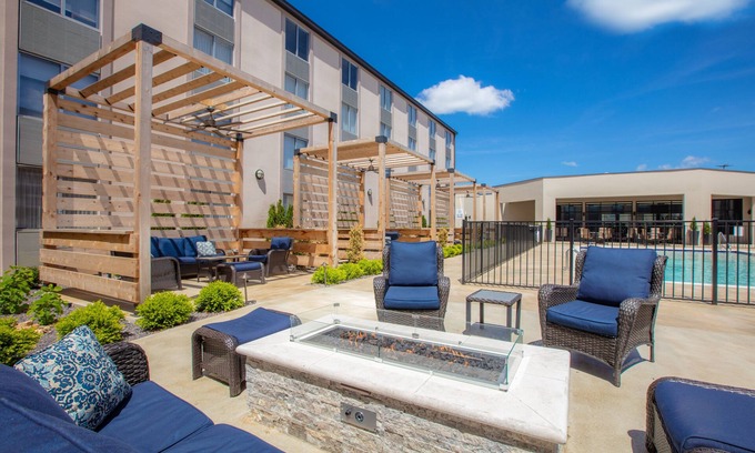 Sunset Hills Hotel | Holiday Inn St Louis SW - Route 66 by IHG