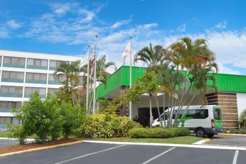 Feather Sound Hotel | Holiday Inn St. Petersburg N - Clearwater by IHG