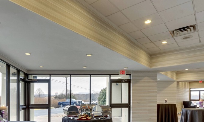 Verona Hotel | Holiday Inn Staunton Conference Center by IHG
