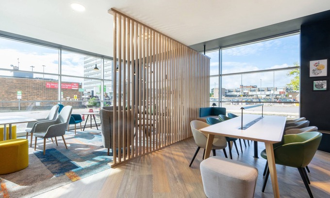 Stevenage Hotel | Holiday Inn Stevenage by IHG