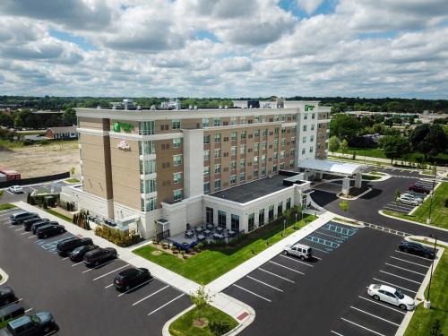 Farmington Hills Hotel | Holiday Inn & Suites - Farmington Hills - Detroit NW by IHG