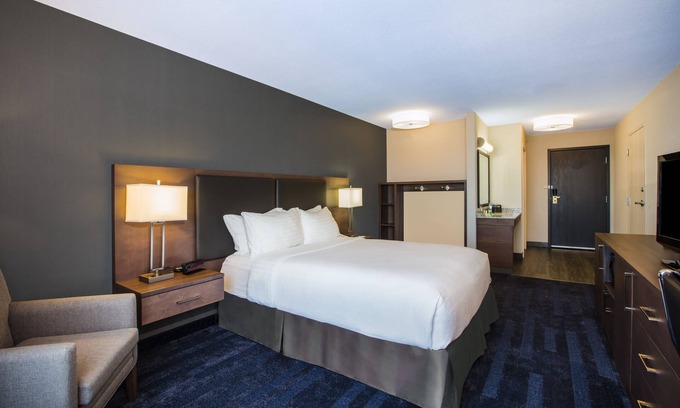 Grande Prairie Hotel | Holiday Inn & Suites Grande Prairie Conference Center by IHG