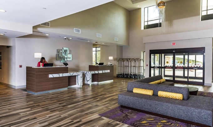 Joliet Hotel | Holiday Inn & Suites - Joliet Southwest by IHG