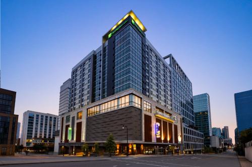 Sobro Hotel | Holiday Inn & Suites Nashville Downtown Broadway