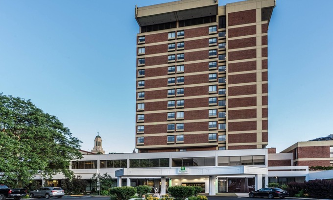 Pittsfield Hotel | Holiday Inn & Suites Pittsfield-Berkshires by IHG