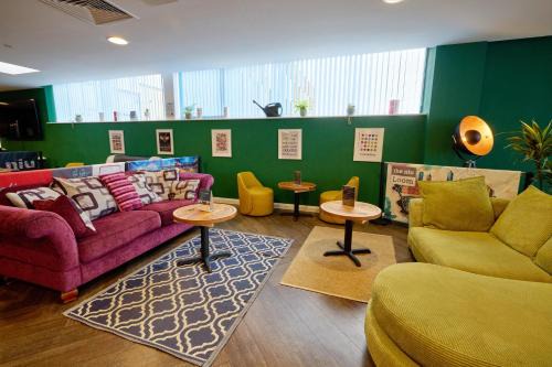 Cheetham Hill Hotel | Holiday Inn - the niu, Loom Manchester North by IHG