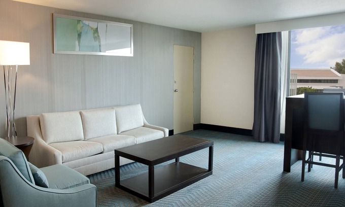 Victorville Hotel | Holiday Inn Victorville by IHG