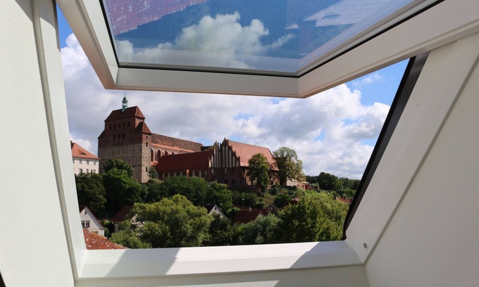 Havelberg Apartment | Holiday loft on the water with cathedral view DG