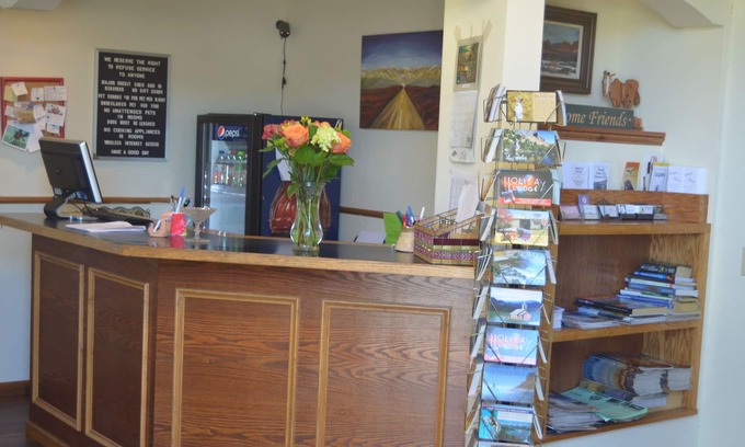 Lander Hotel | Holiday Lodge Motel Campground
