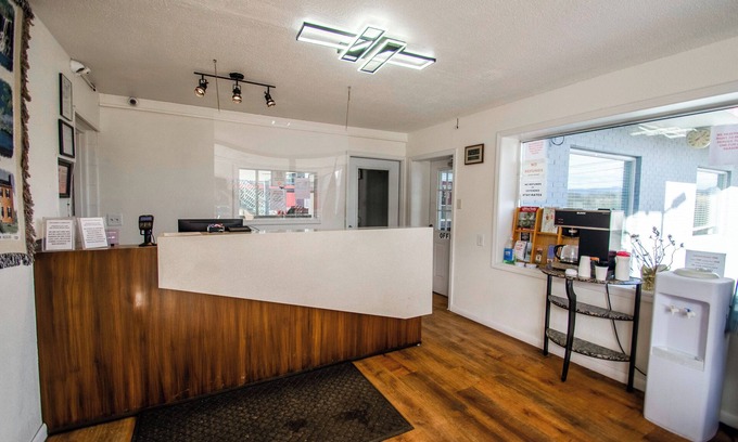 Goldbond Hotel | Holiday Lodge Virginia
