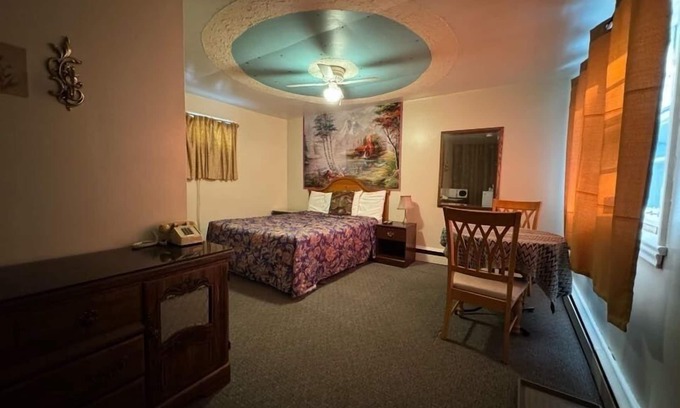Orillia Hotel | Holiday Motel