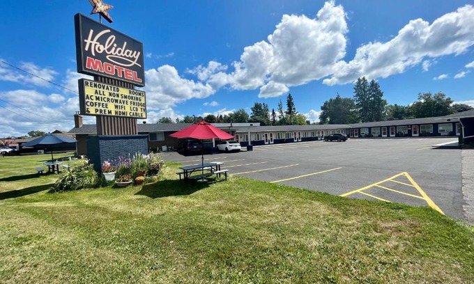 Algoma District Hotel | Holiday Motel
