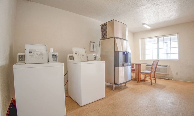Lordsburg Hotel | Holiday Motel, Lordsburg By OYO