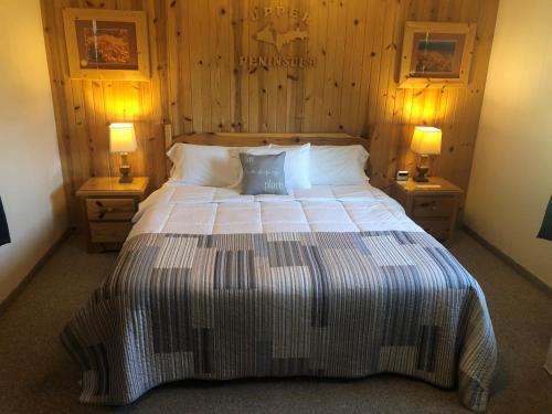 Manistique Hotel | Holiday Motel
