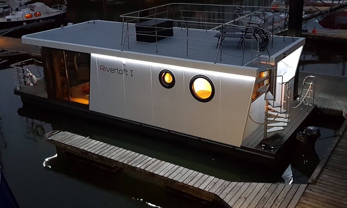 Cuxhaven Apartment | Holiday on the "Riverloft I". The first apartment on a houseboat