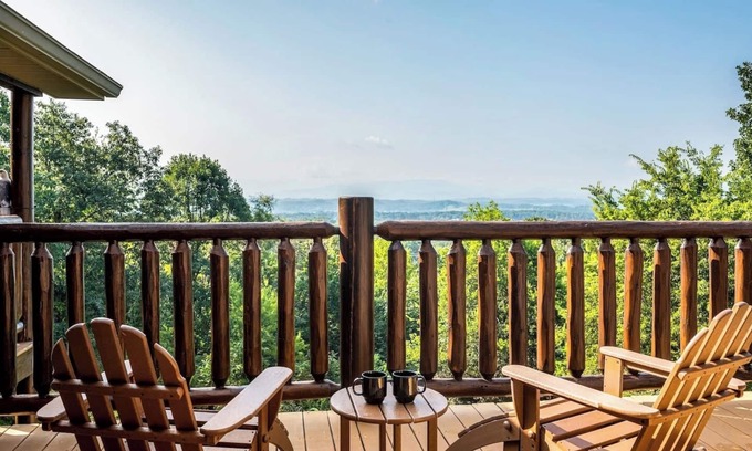 Kodak Cabin | Holiday Ready|Dog Friendly Cabin|Views|HotTub