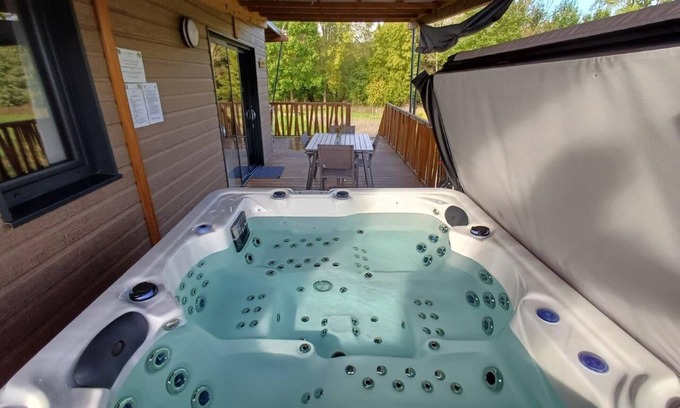 Condat-sur-Trincou Ski Chalet | Holiday rental in Dordogne with private spa in the heart of nature