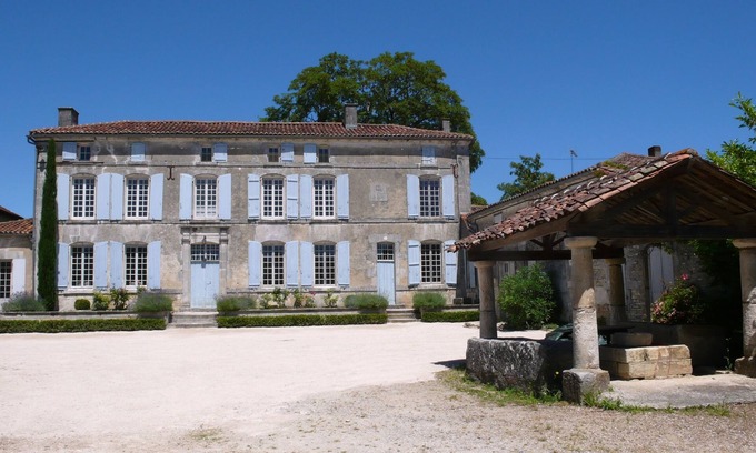 Les Metairies House | Holiday rental house with farmyard and garden near Cognac.