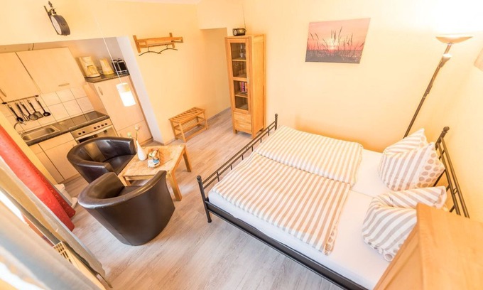 Stralsund Apartment | Holiday Room III - Holiday Room Zur Quelle