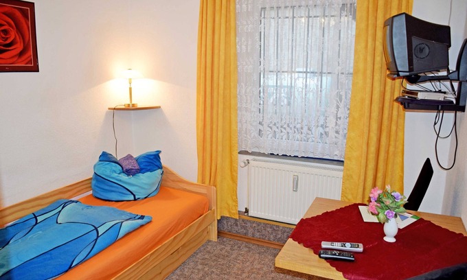 Aschersleben Apartment | Holiday room right - DEB 038 Holiday apartment/room Aschersleben