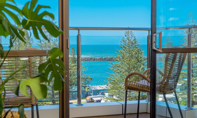 Port Macquarie Apartment | Holiday unit in town with pool and ocean views
