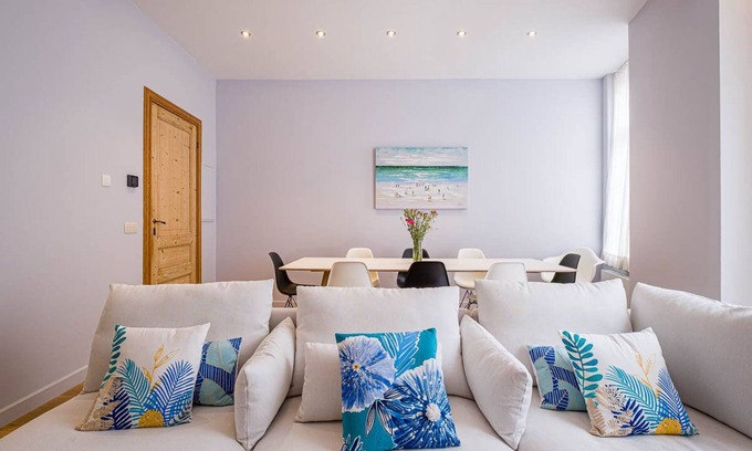 Ostend City Centre House | Holiday villa at 800m from the sea/beach, for 10 people