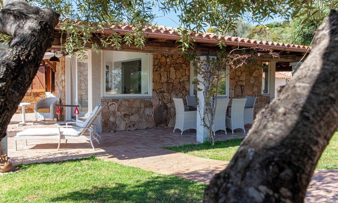 Luddui Villa | Holiday Villa "Risveglio Con Alba" with Sea View, Garden & Terrace