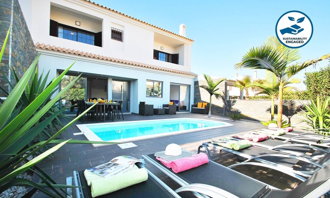 Urbanizacao dos Calicos Villa | Holiday villa w/BBQ & heatable pool