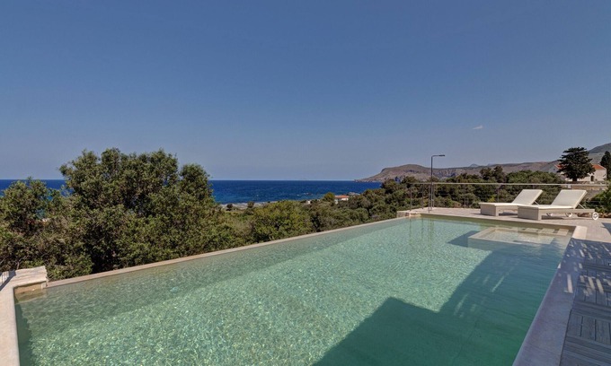 Sfinari House | Holiday villa with pool near Kissamos